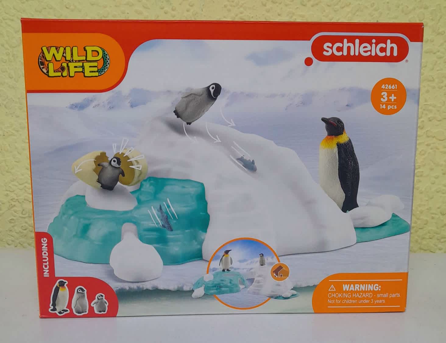 Diversión en familia de pingüinos