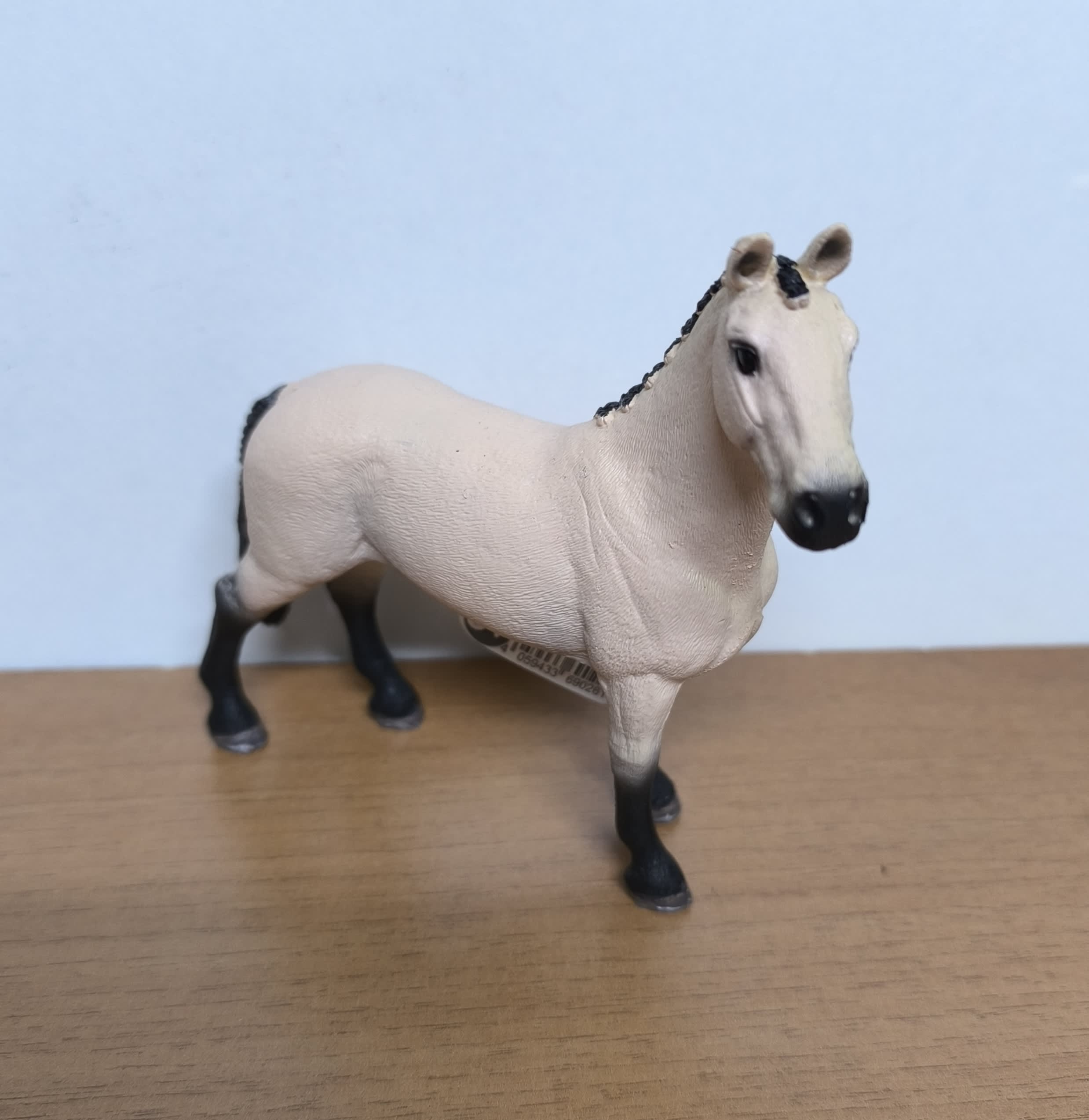 Caballo Capón Hannoveriano Bayo